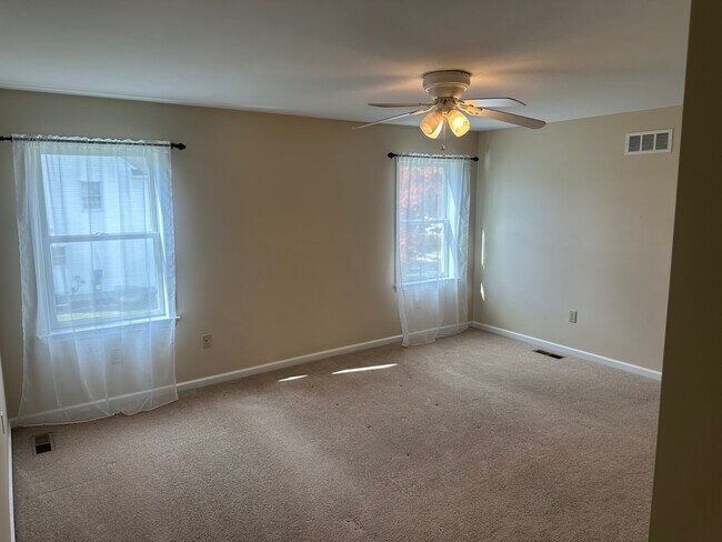 Building Photo - 30 Millbrook Court