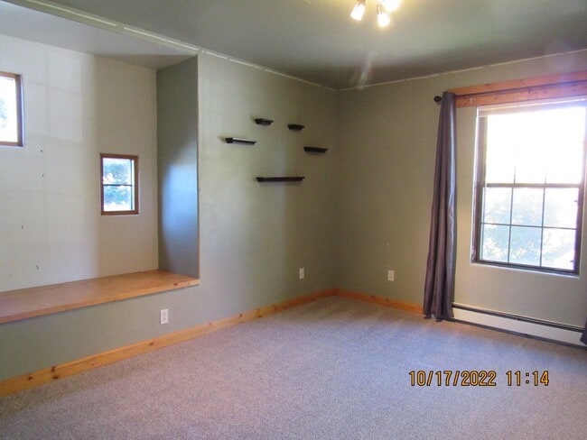 Building Photo - Two story home!