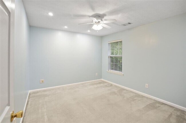 Building Photo - 2643 Whispering Pines Dr SW