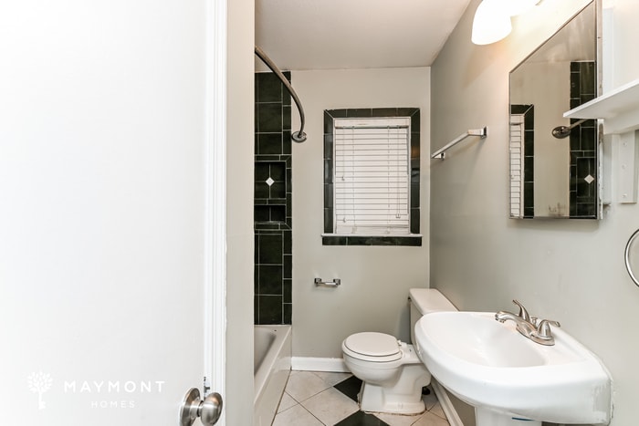 Building Photo - 421 Clarine Dr