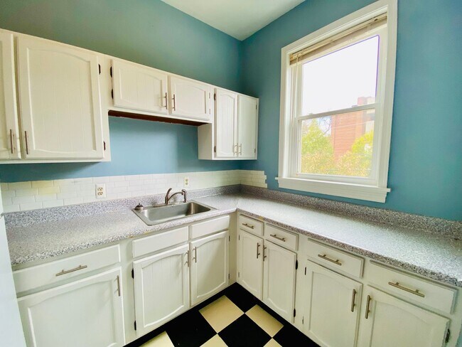 Building Photo - 2623 Floyd Ave