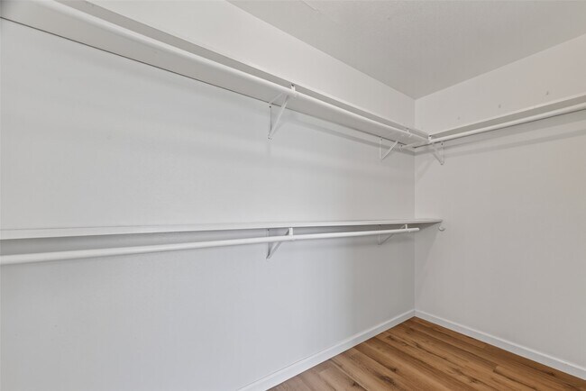 Building Photo - 7403 Oak Walk Dr