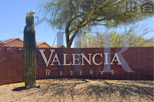 Building Photo - 4Bed/4Bath w/2 Car Gar-Tucson! $199 MOVE-I...