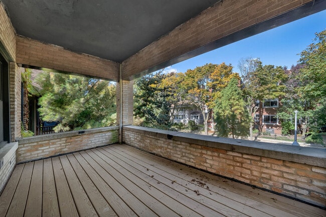 Building Photo - 1121 W Columbia Ave