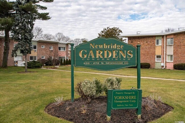 Primary Photo - 257 N Newbridge Rd