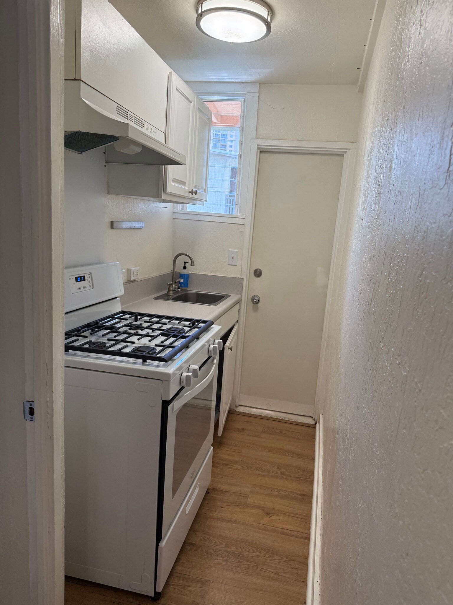 Building Photo - 607 Isenberg St
