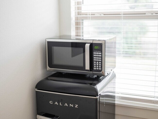 Building Photo - 2612 SW Livingston Square