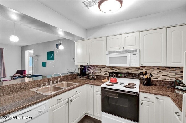 Building Photo - 44 Lake Ave