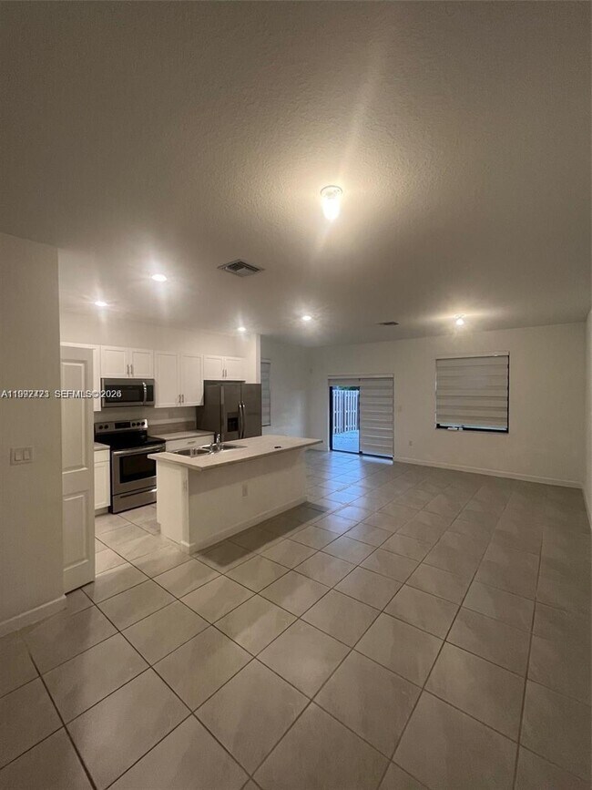 Building Photo - 25282 SW 107th Ct