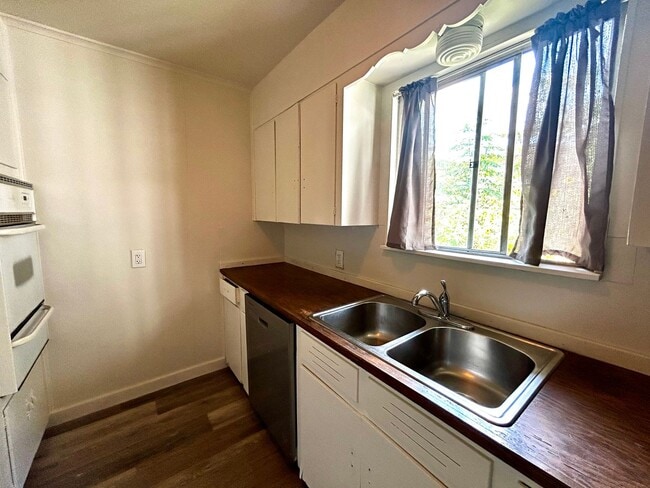 Building Photo - 3304 Tom Green St