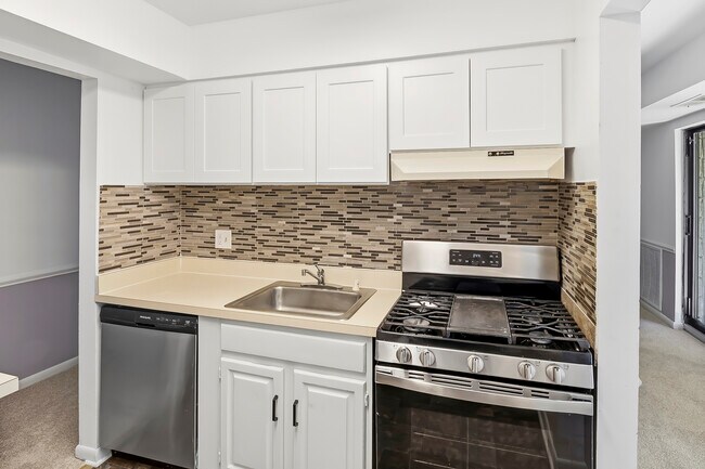 Building Photo - 5923 Tamar Dr