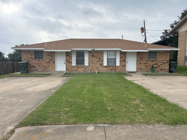 Primary Photo - 1208 Charisse St