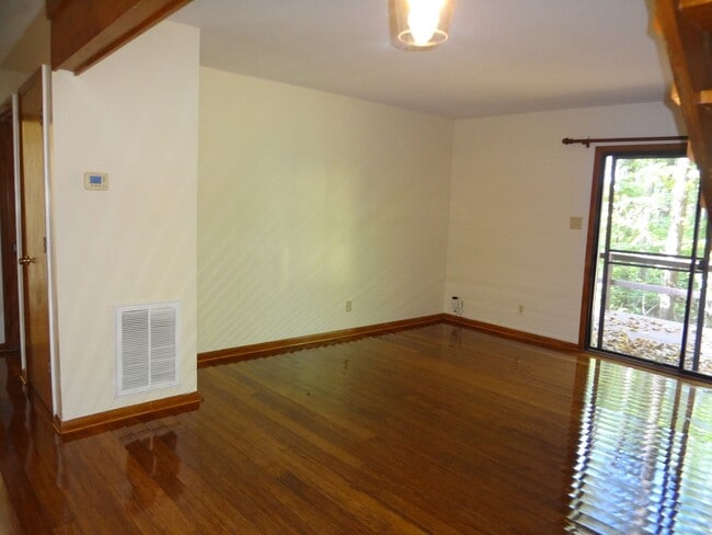 Building Photo - 93 Lystra Hills Ln