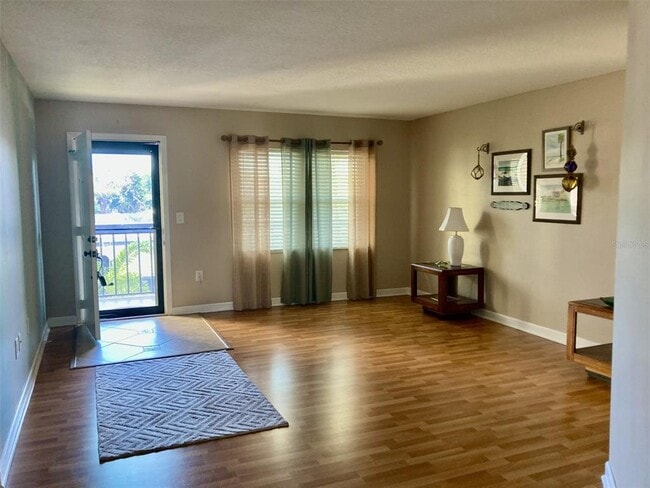 Building Photo - 305 30th Ave W