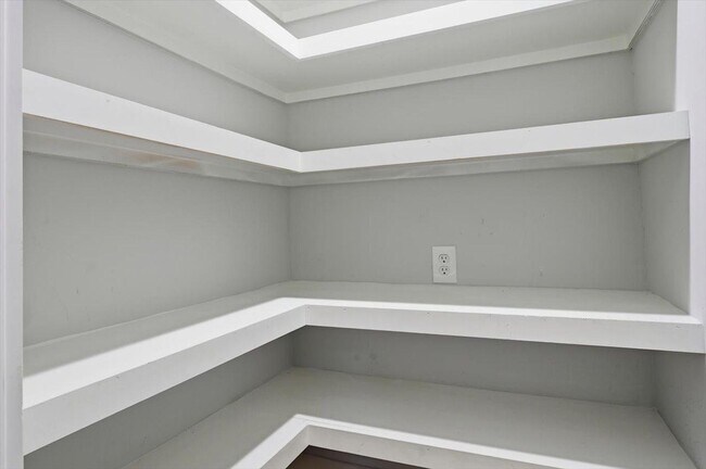 Building Photo - 117 McCree Dr