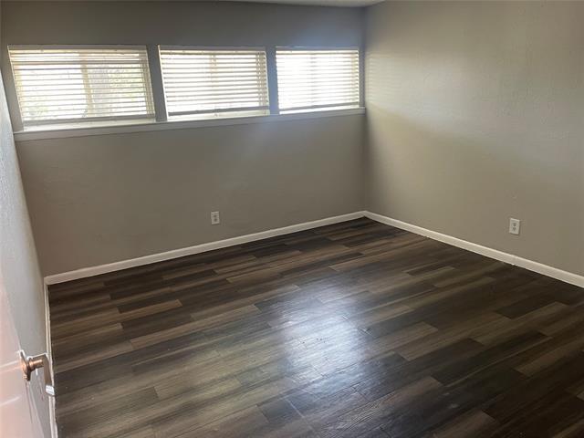 Building Photo - 3300 Edgewood Dr