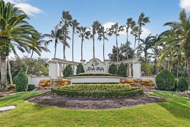 Building Photo - 9826 Vía Amati