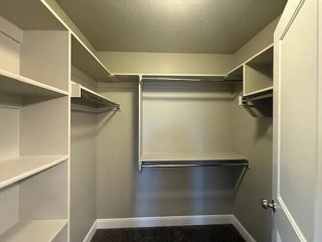 Building Photo - Bright & Spacious Desert Townhome