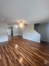 Building Photo - 376 Walnut St