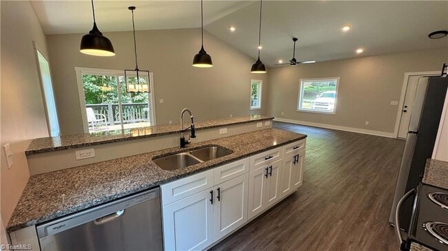 Building Photo - 148 Buena Vista Dr