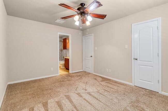 Building Photo - 8707 Roswell Ridge