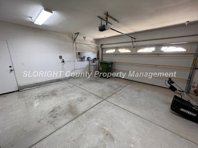 Building Photo - AVAILABLE MAY - 3 Bedroom / 2 Bathroom Home in Templeton