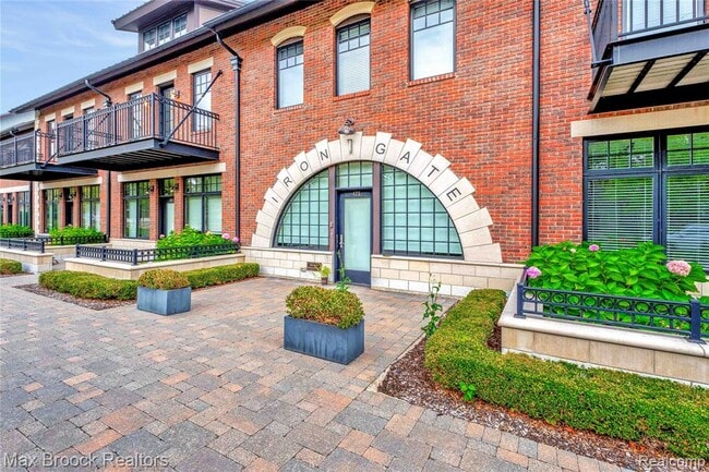 Building Photo - 431 S Eton St