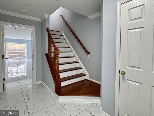 Building Photo - 2601 Emerson Dr