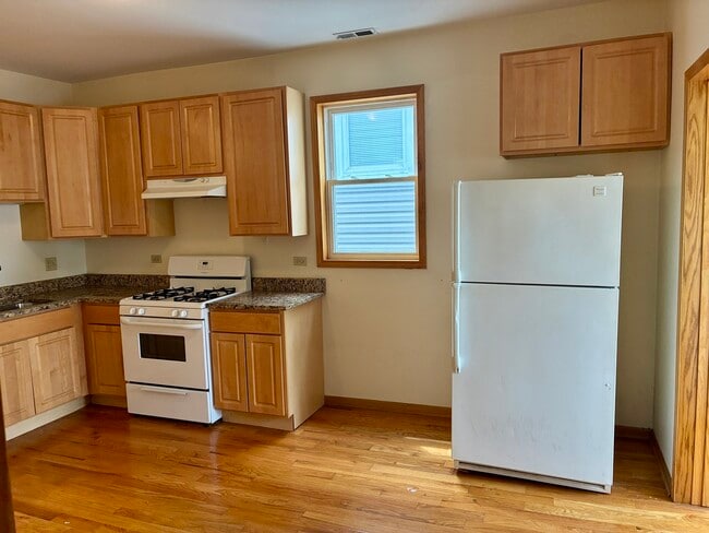 Building Photo - 2710 N Ridgeway Ave