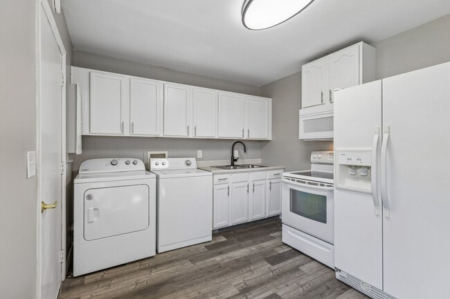 Building Photo - 7013 La Vista Dr