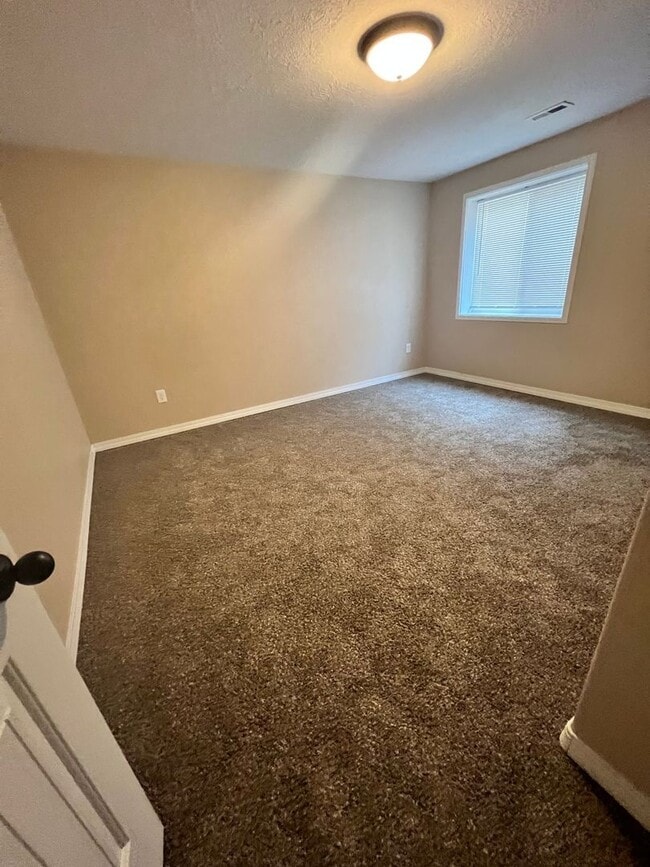 Building Photo - "Beautiful 4 Bedroom House For Rent" - Not furnished