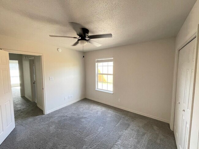 Building Photo - 2212 Peachwood Ct