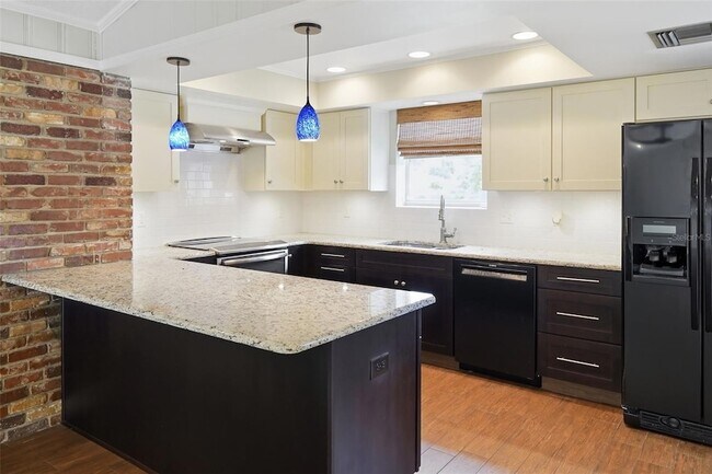 Building Photo - 1228 Spring Lake Dr