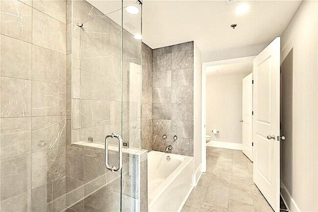 Building Photo - 3338 Peachtree Rd NE