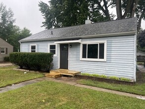 Building Photo - 1318 E St Andrews Rd