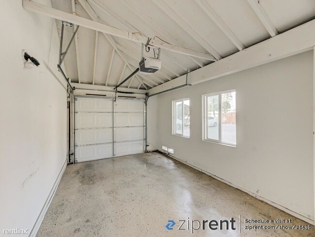 Building Photo - 3 br, 2.5 bath Townhome - 5301 Demaret Ave...