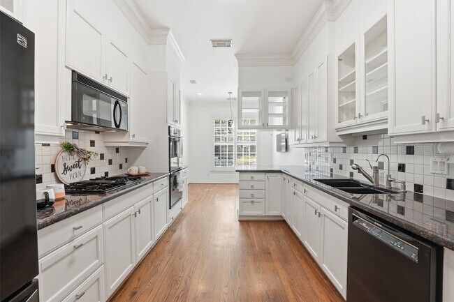 Building Photo - 3210 Maroneal St