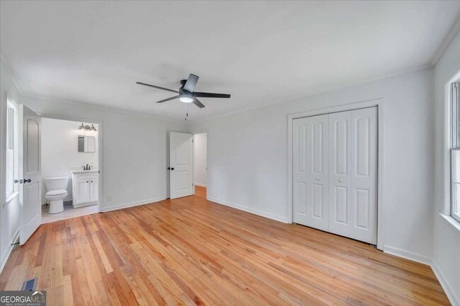 Building Photo - 215 Brookwood Dr