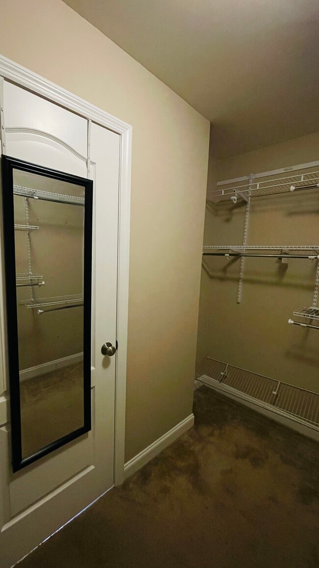 Building Photo - 16300 Brookfield View Ct