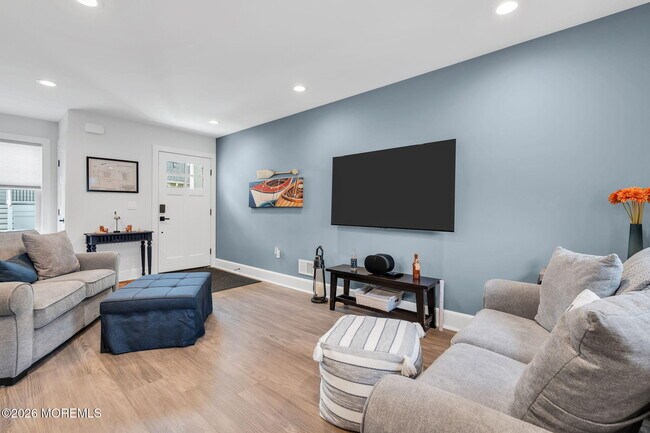 Building Photo - 502 12th Ave