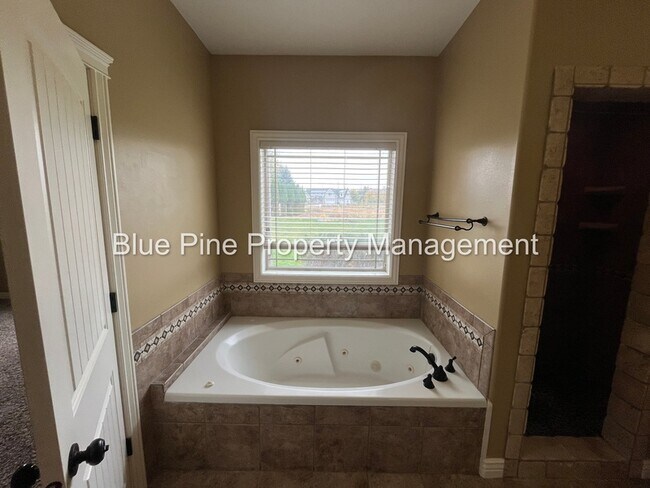 Building Photo - 6192 Pheasant Dr