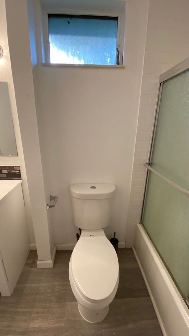 Building Photo - Spectacular Lakeview Home ~ 3 Bed or 2 Bed...