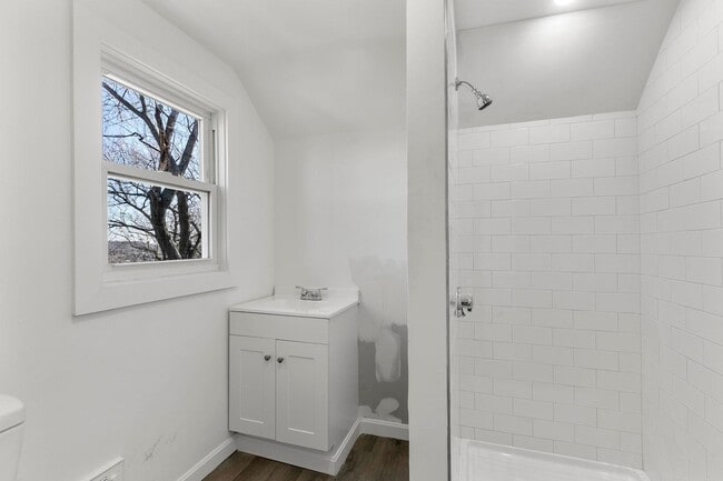 Building Photo - 77 Bellevue Ave