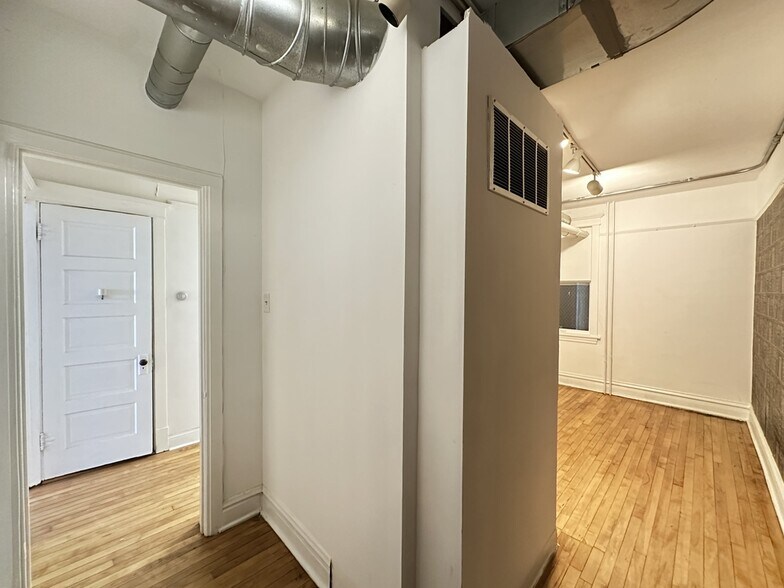 Building Photo - 3422 N Lincoln Ave