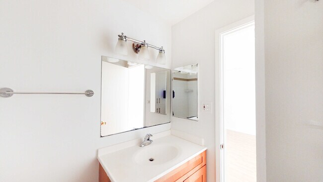 Building Photo - 2640 Greenwich St