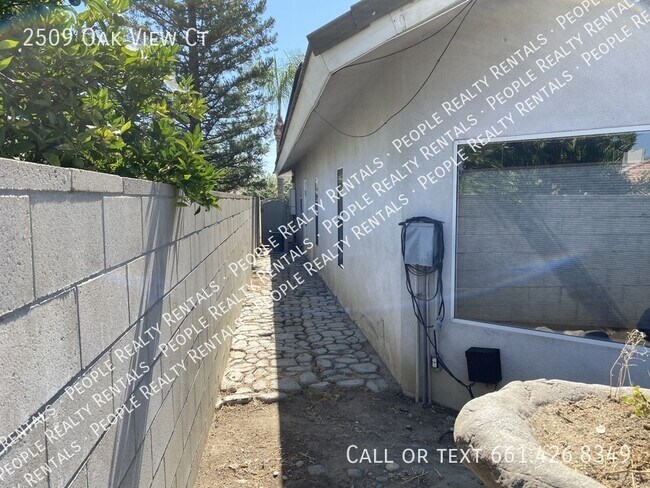 Building Photo - 2509 Oak View Ct