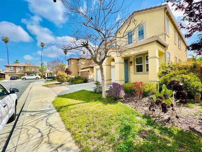 Building Photo - Beautiful 4 Bedroom home