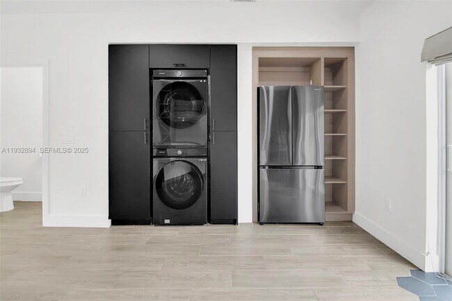 Building Photo - 16911 SW 137th Ct