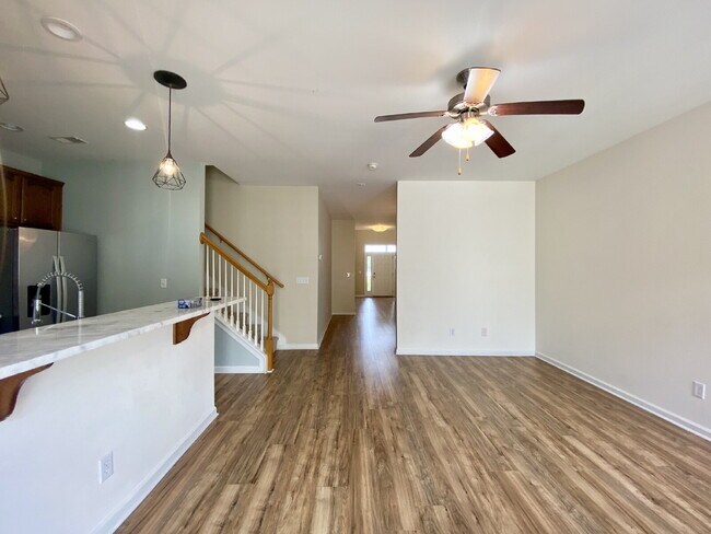 Building Photo - Spacious, Four Bedroom Townhouse With a View!
