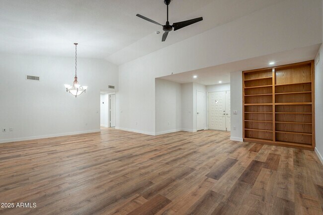 Building Photo - 12433 W Fieldstone Dr